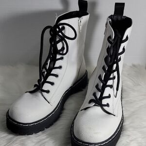 Sincerely Jules White Lace-Up Ankle Boots Size 8.5